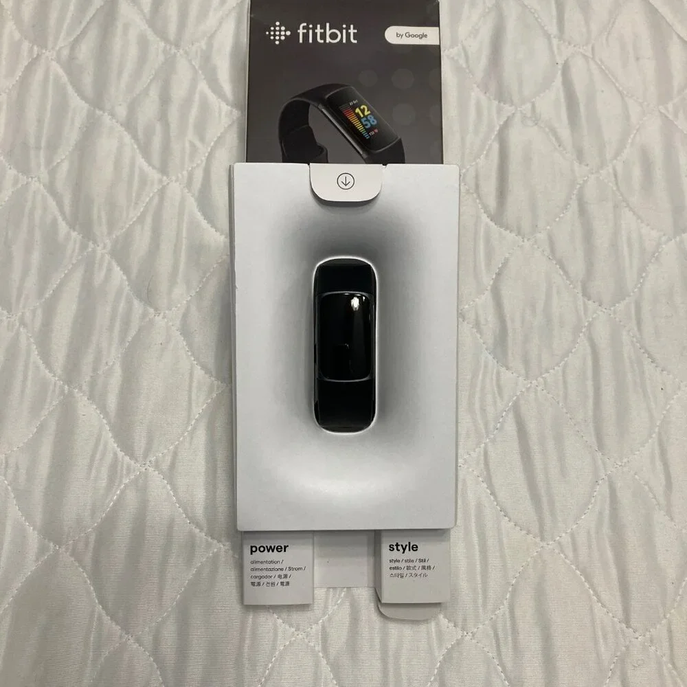 NWT * Fitbit Charge 5